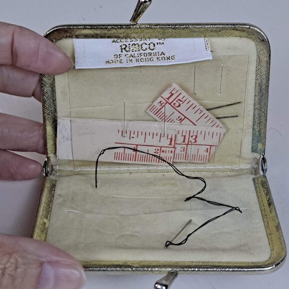 Rimco Vintage Travel Sewing Kit Kiss Lock Closure Floral Fabric All Original - Picture 4 of 5